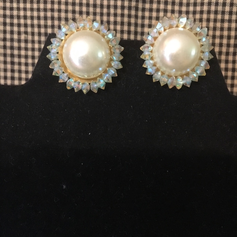 Vintage Marvella 1950 faux pearl clip earrings